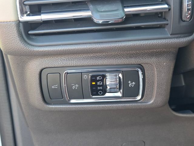 Used 2022 Lincoln Corsair Standard w/ Premium Package image 25