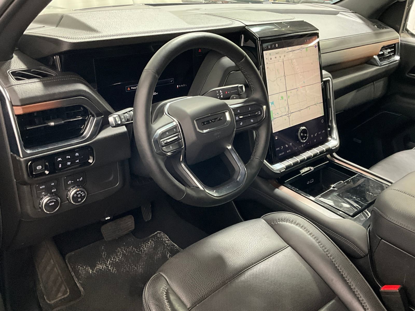 Used 2025 GMC Yukon XL Denali image 14