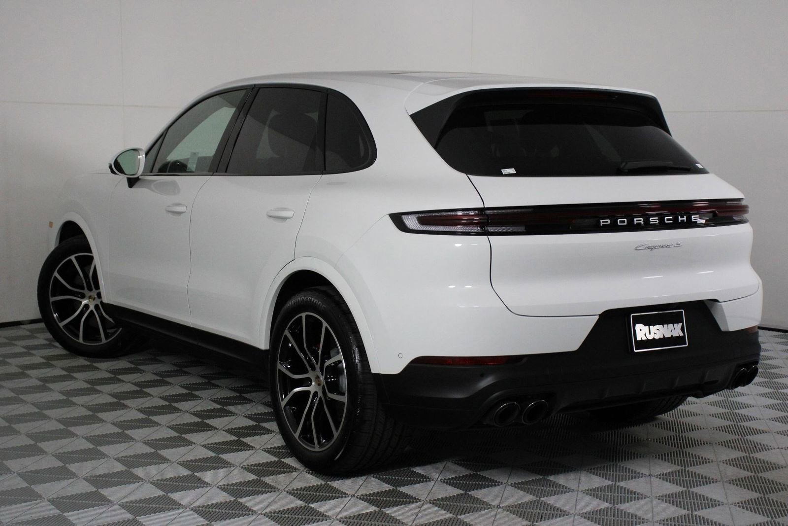Certified 2025 Porsche Cayenne S image 3