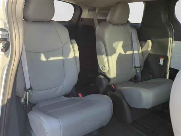 Used 2025 Toyota Sienna XLE w/ XLE Plus Package FWD image 24