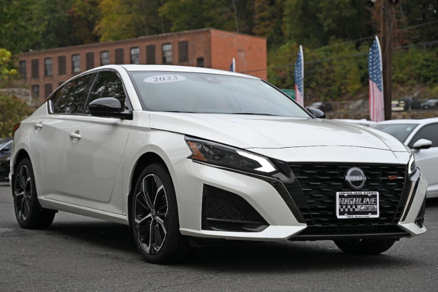 Used 2023 Nissan Altima 2.5 SR w/ SR Premium Package image 11