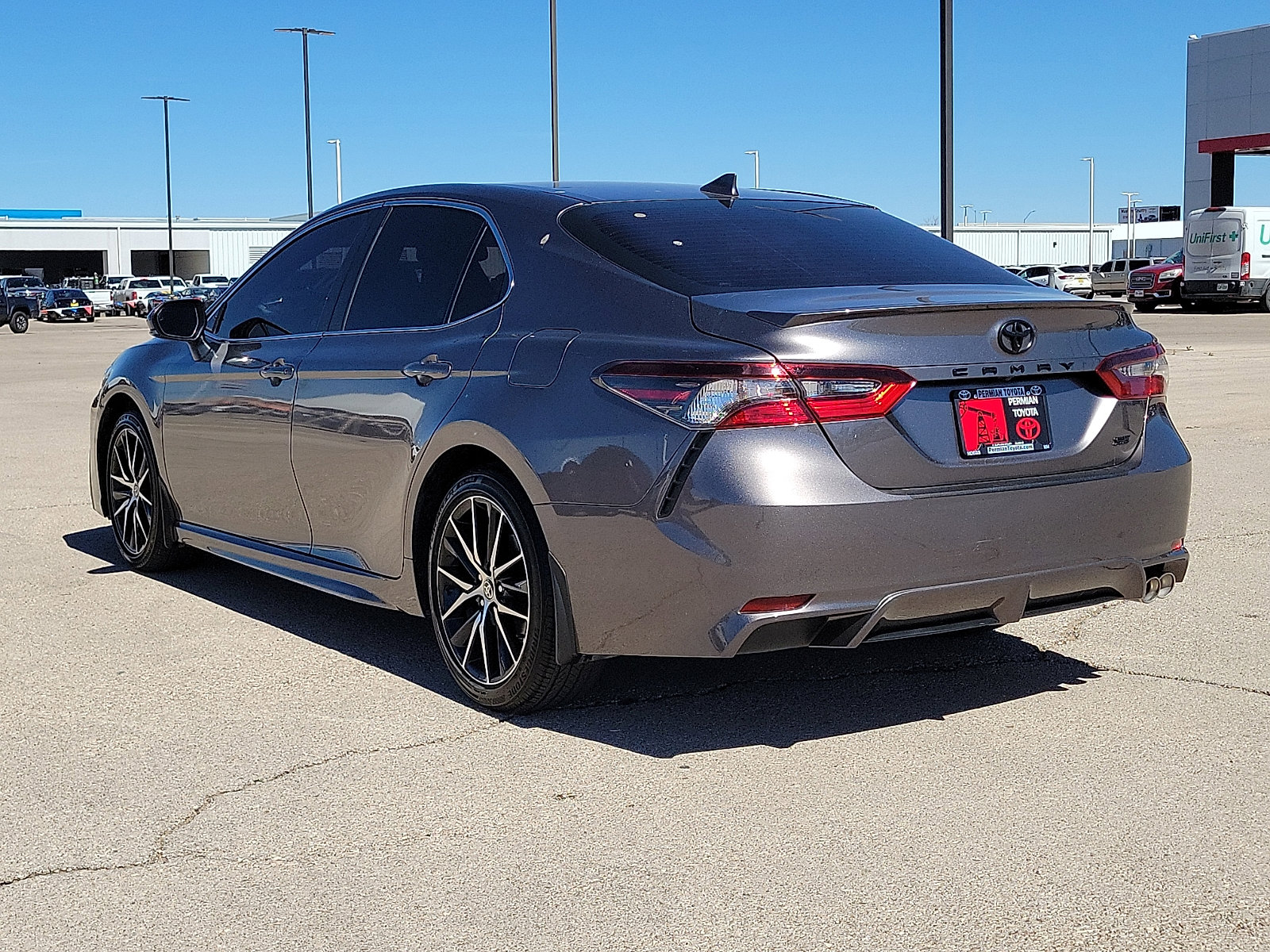 Used 2024 Toyota Camry SE w/ Audio Upgrade Package image 3
