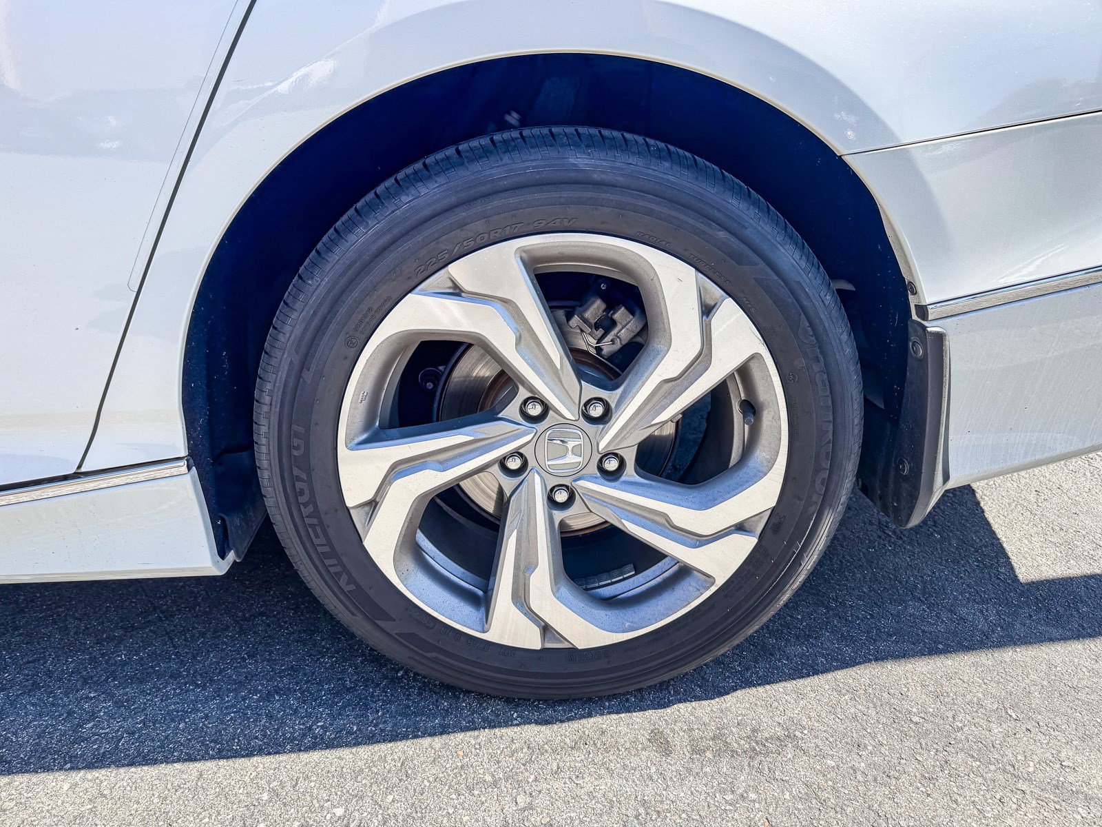 Used 2018 Honda Accord EX image 11