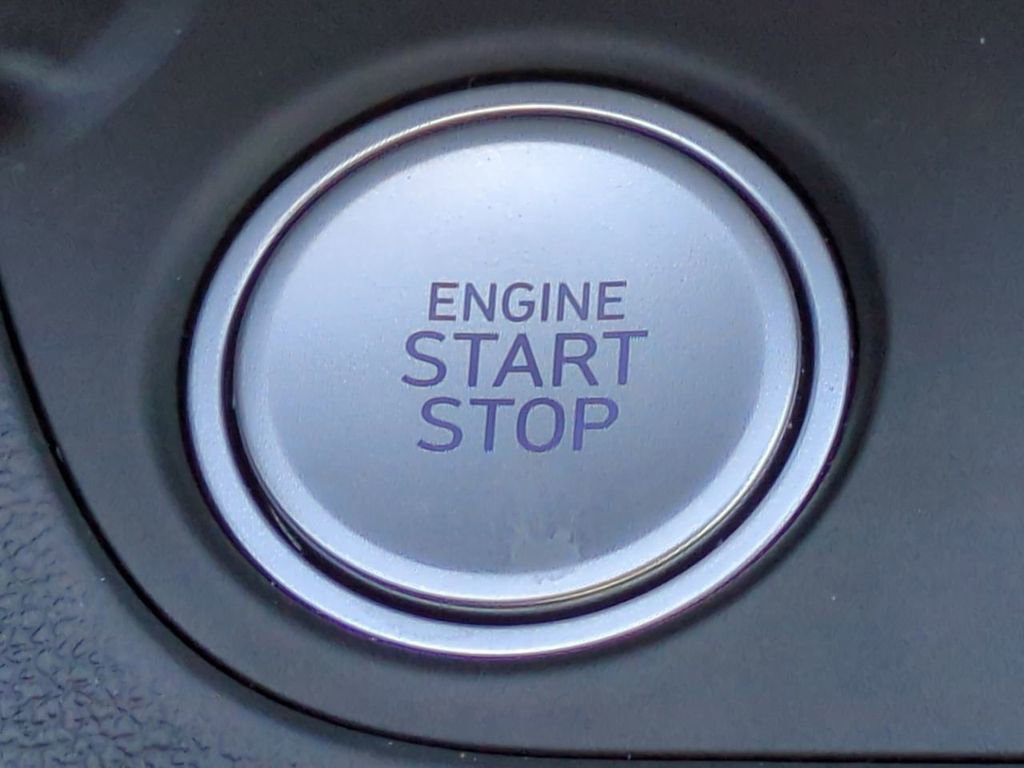 Certified 2025 Hyundai Elantra SEL image 29