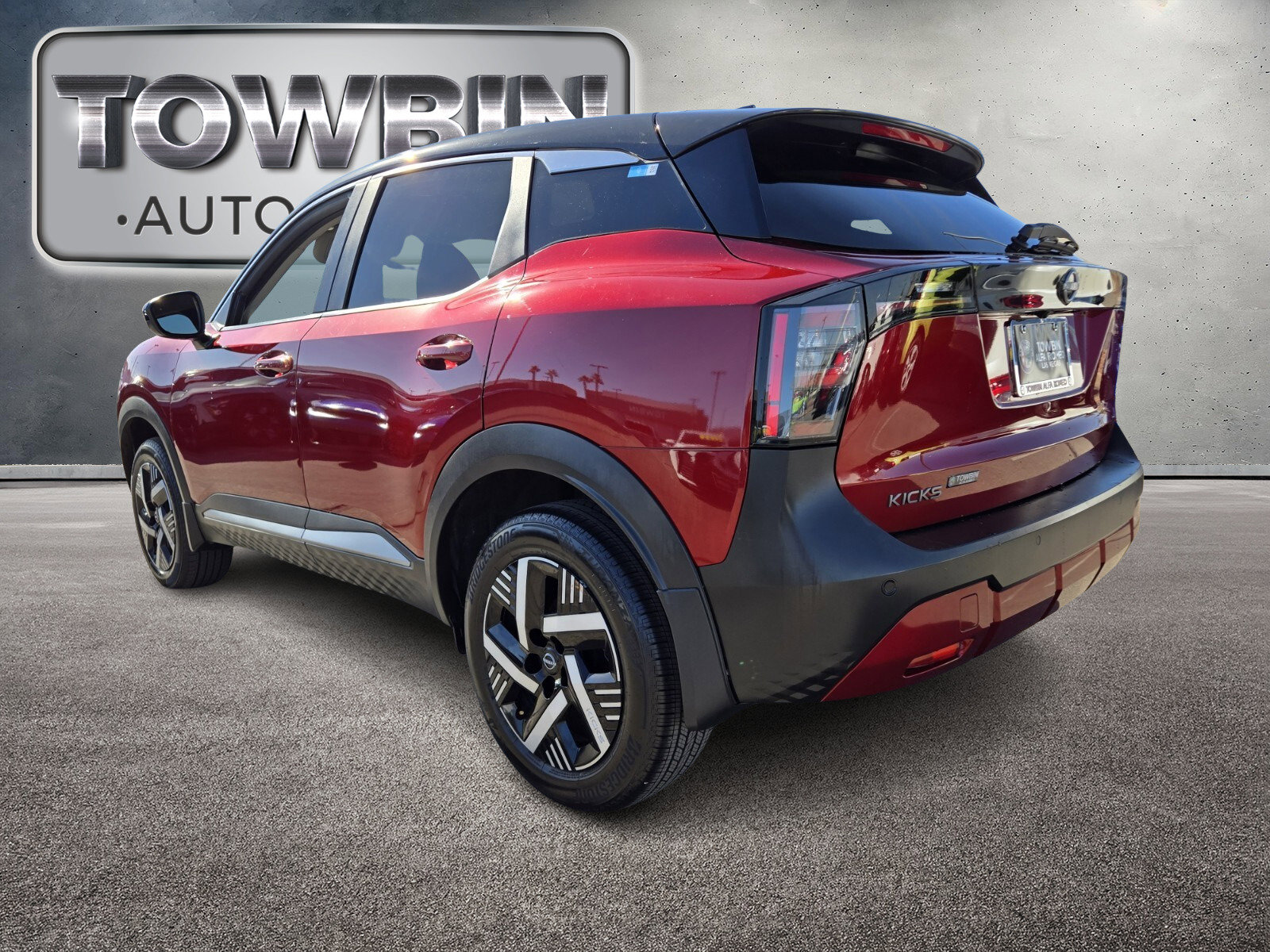 Used 2025 Nissan Kicks SV FWD image 6