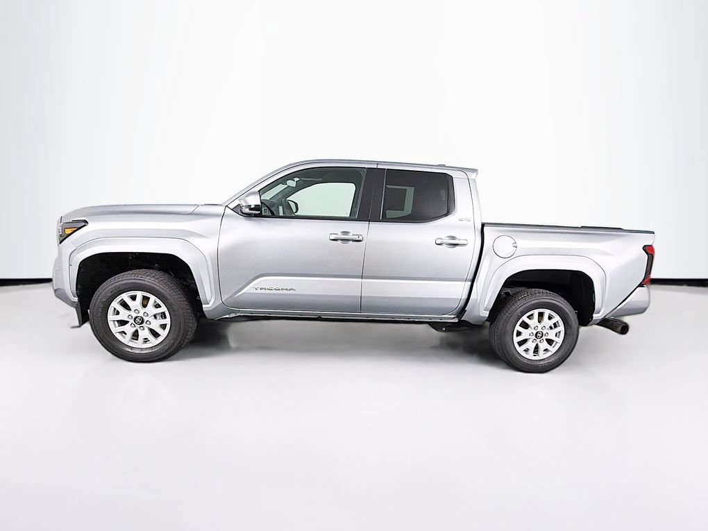 Used 2025 Toyota Tacoma SR5 AWD/4WD image 6