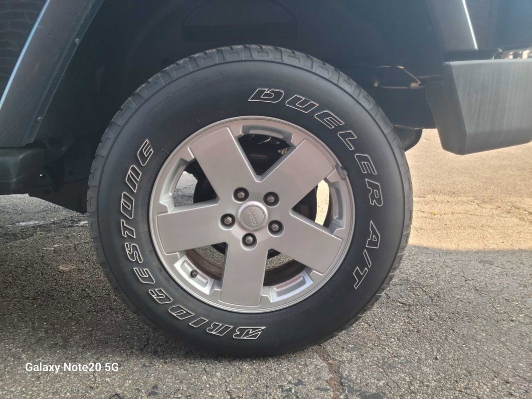 Used 2007 Jeep Wrangler Sahara AWD/4WD image 10
