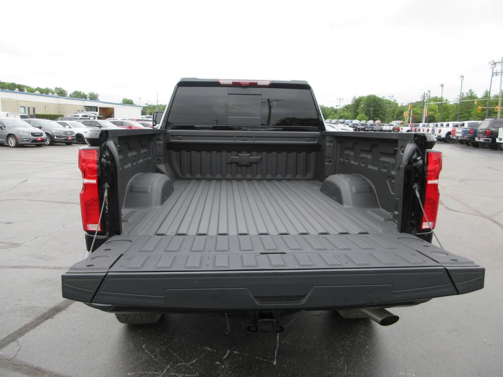 Certified 2026 Chevrolet Silverado 2500 ZR2 w/ LPO, Dark Essentials Package AWD/4WD image 8