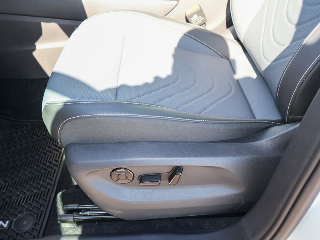 New 2026 Volkswagen Tiguan SE image 14