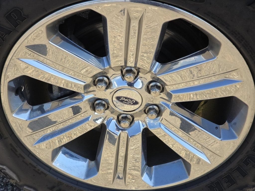 Used 2019 Ford F150 Lariat w/ Equipment Group 502A Luxury AWD/4WD image 18