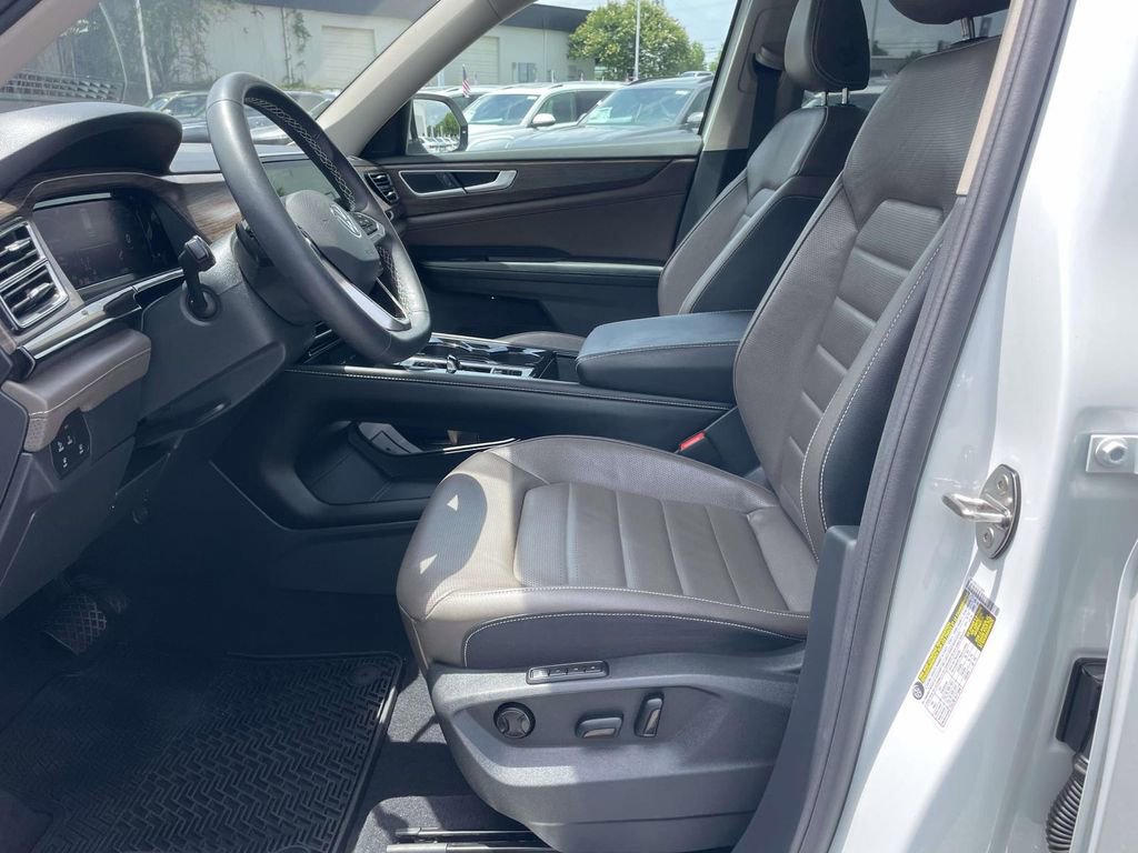 Certified 2024 Volkswagen Atlas SEL AWD/4WD image 16