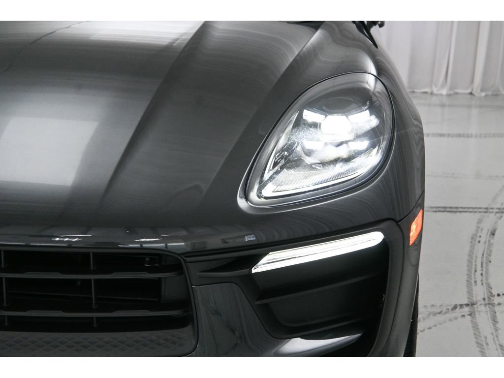 Used 2024 Porsche Macan AWD/4WD image 25