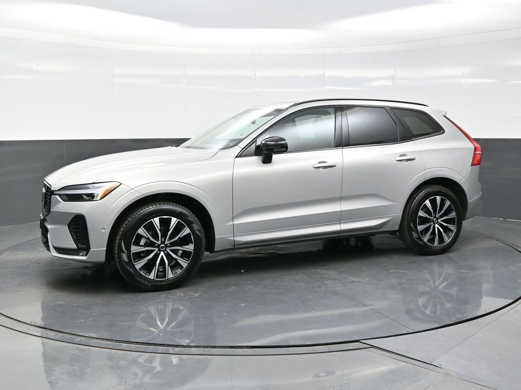 Used 2025 Volvo XC60 B5 Plus image 3