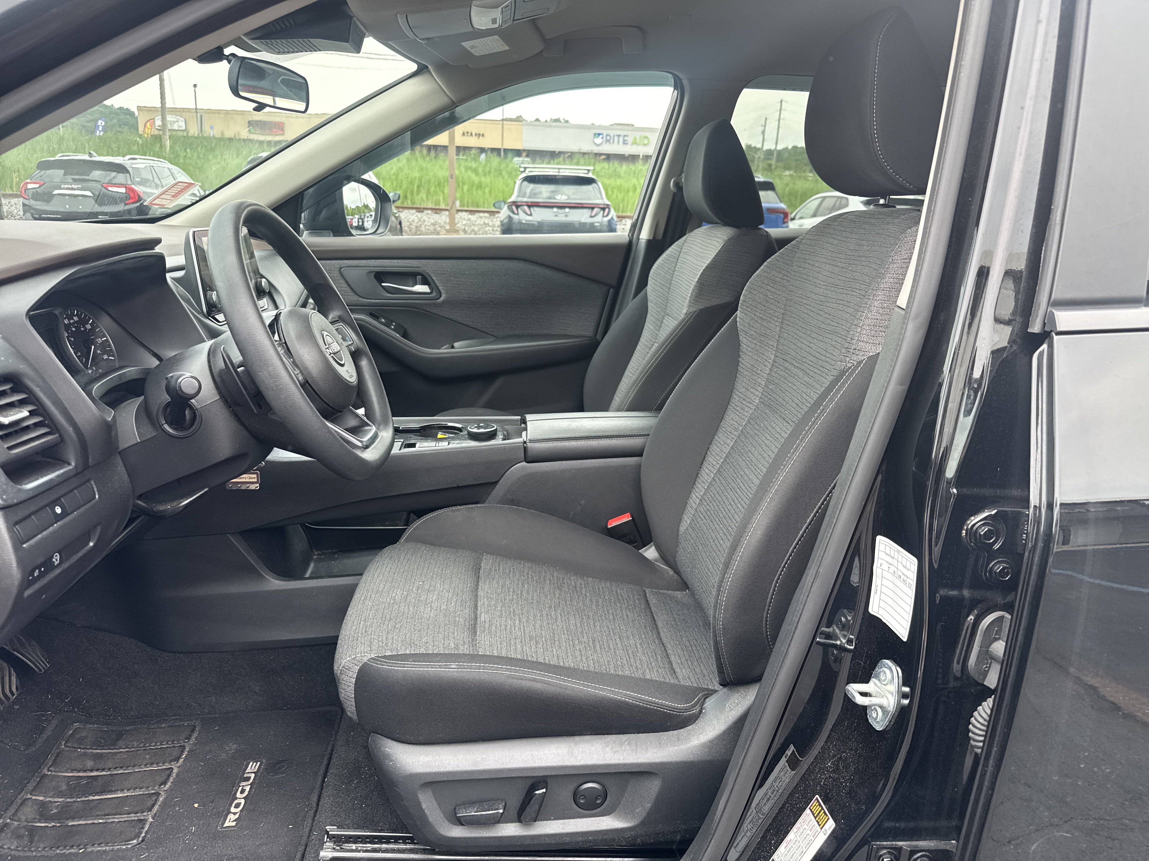 Used 2023 Nissan Rogue SV AWD/4WD image 12