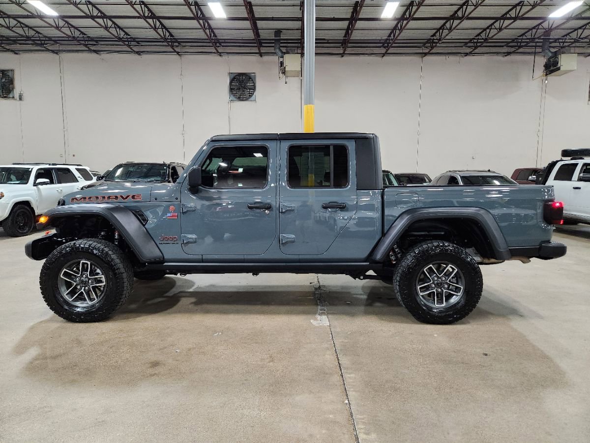 Used 2024 Jeep Gladiator Mojave w/ Technology Group AWD/4WD image 7