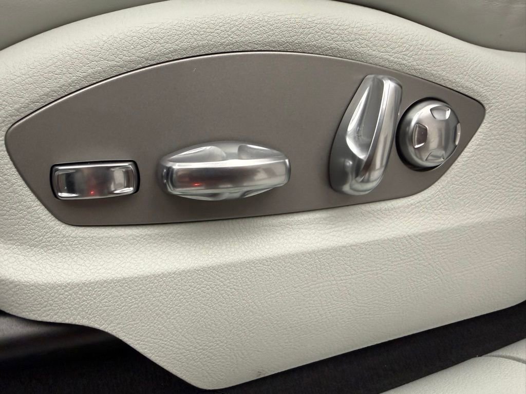 Certified 2025 Porsche Macan image 22