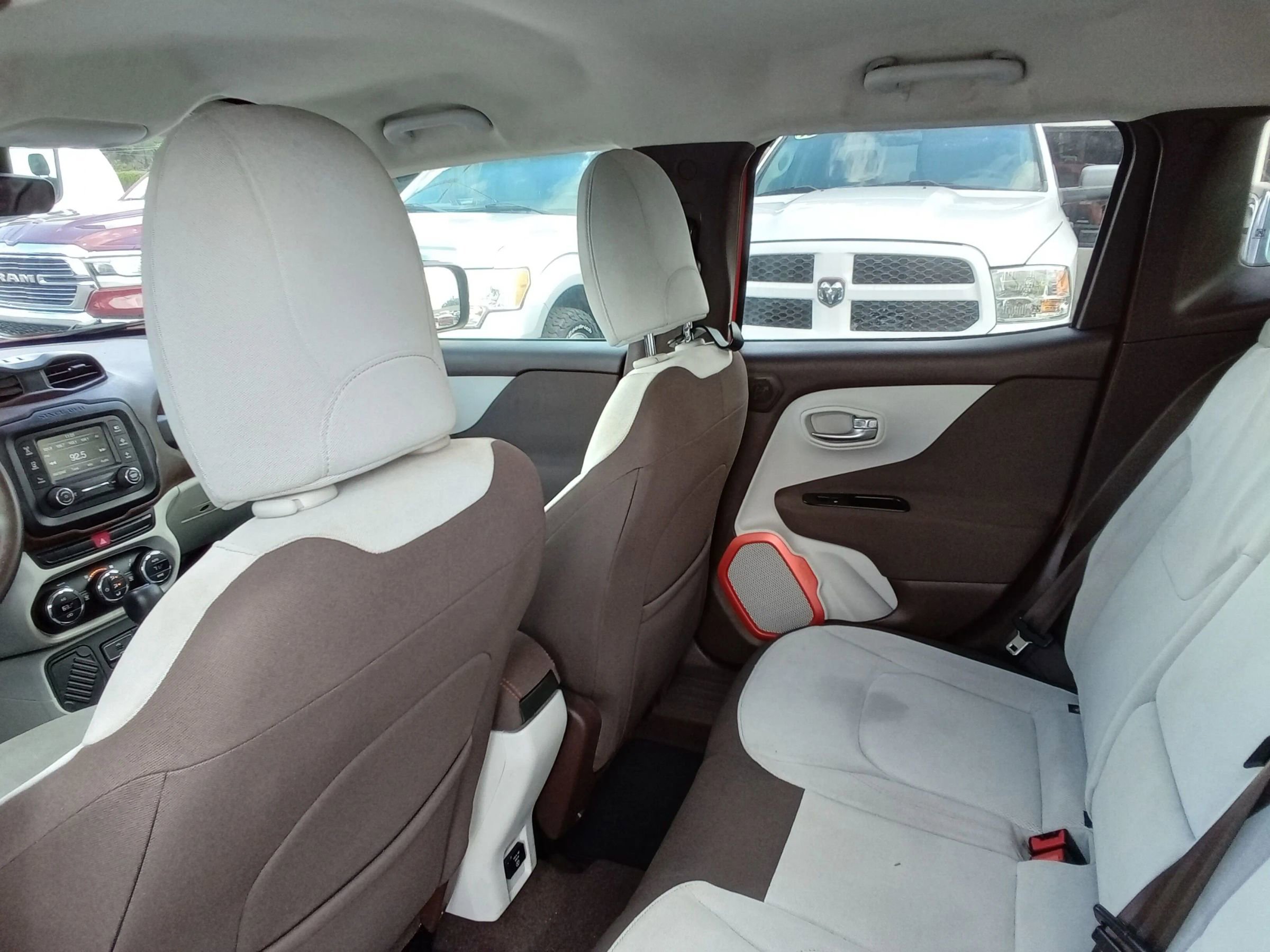 Used 2015 Jeep Renegade Latitude w/ Popular Equipment Group FWD image 12