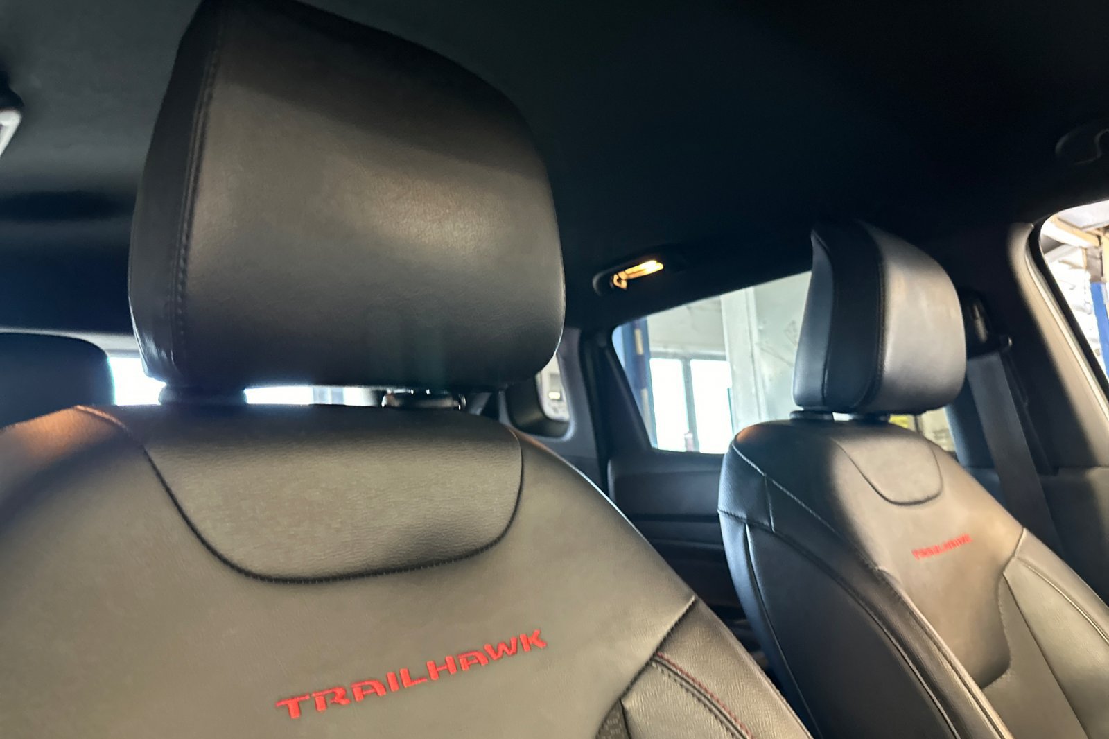 Used 2025 Jeep Compass Trailhawk AWD/4WD image 17