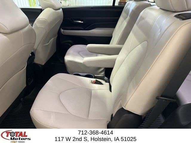 Used 2024 Toyota Grand Highlander AWD image 25