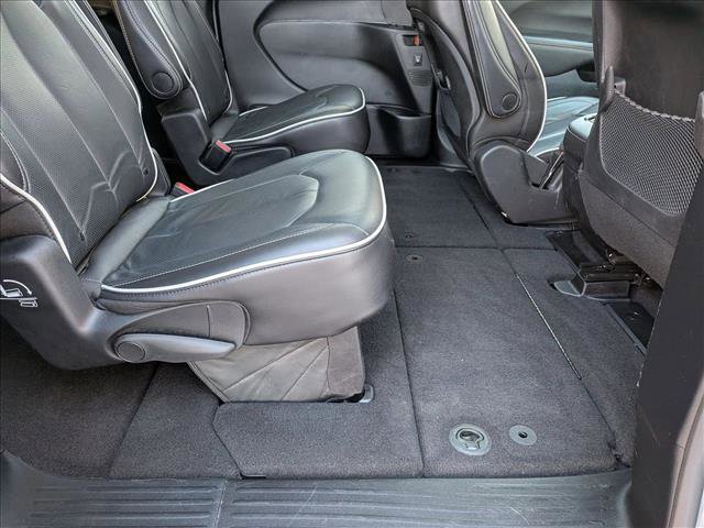 Used 2025 Chrysler Pacifica Limited FWD image 18