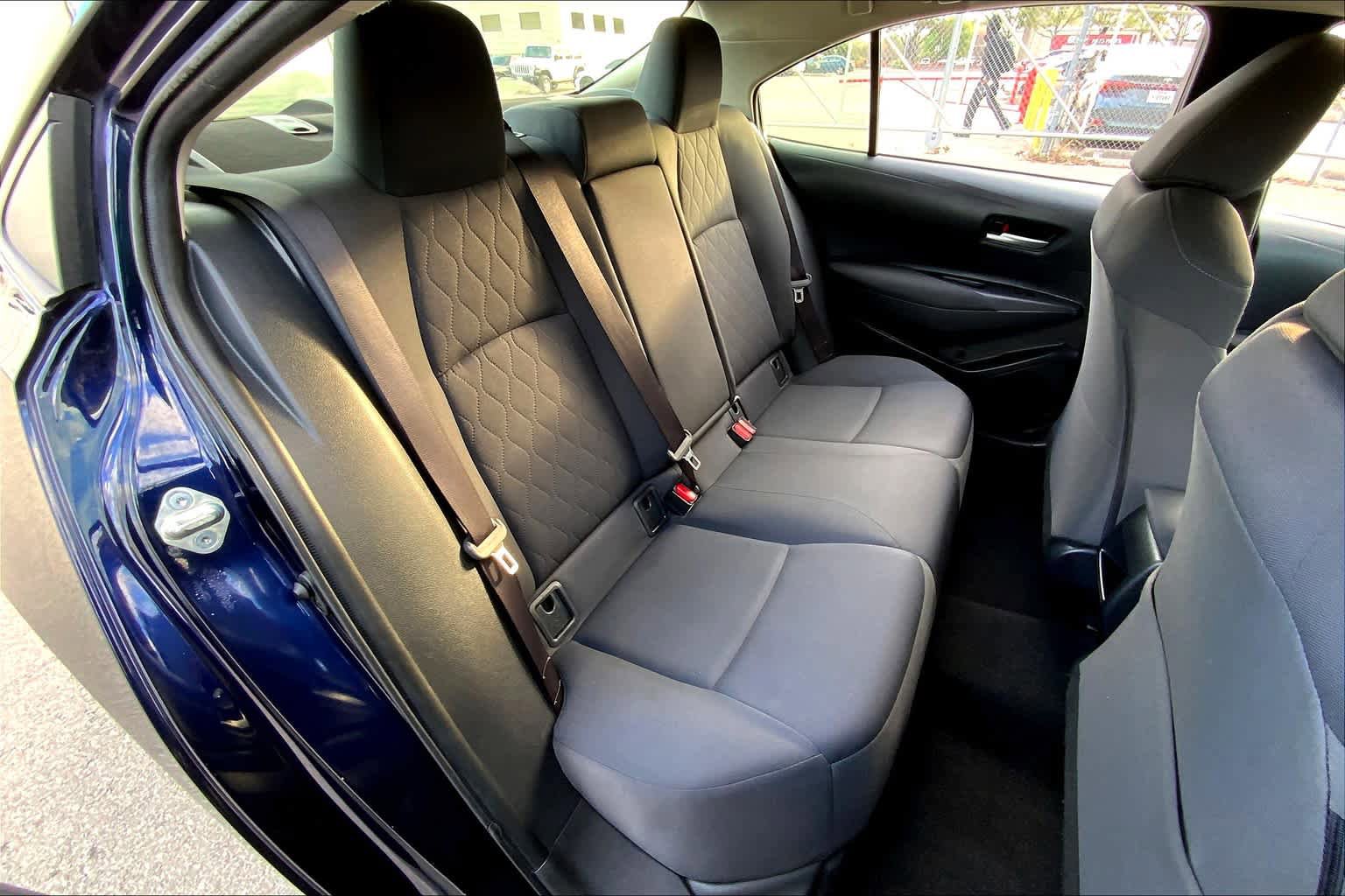 Used 2020 Toyota Corolla LE FWD image 19