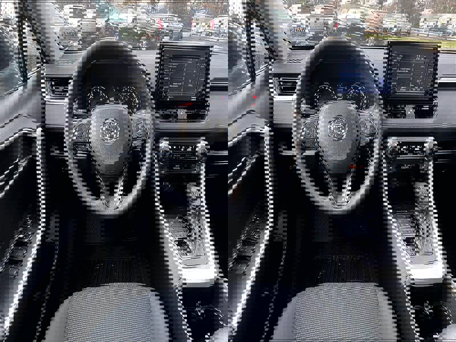 Used 2022 Toyota RAV4 LE image 17