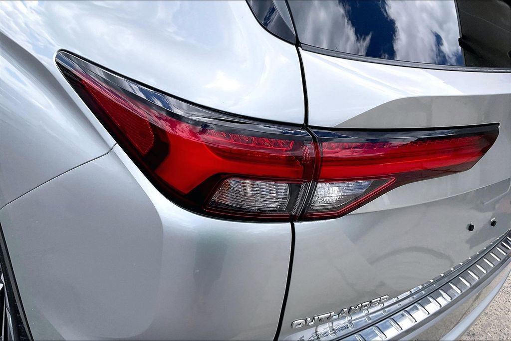 Used 2023 Mitsubishi Outlander SE AWD/4WD image 28