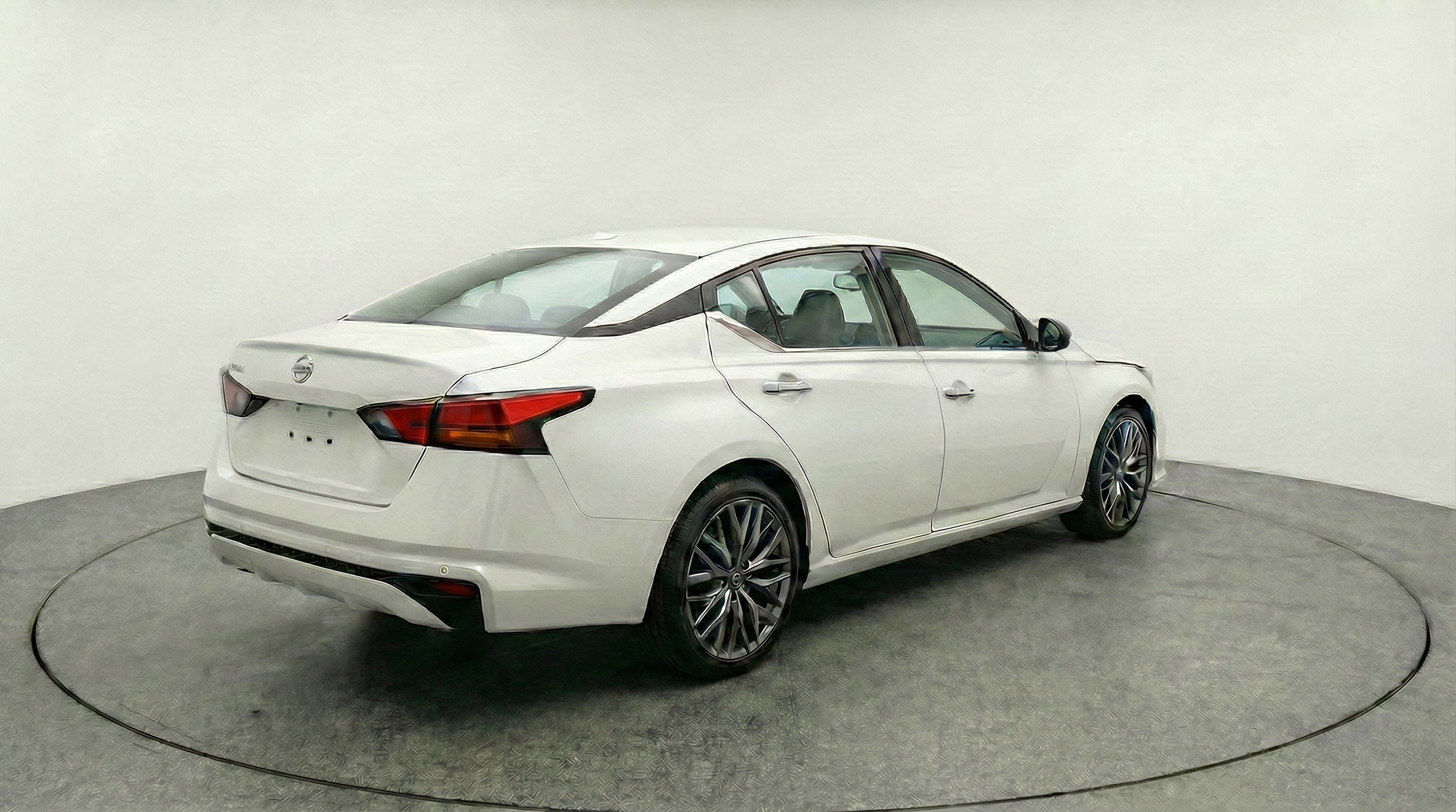 Used 2025 Nissan Altima 2.5 SV image 9