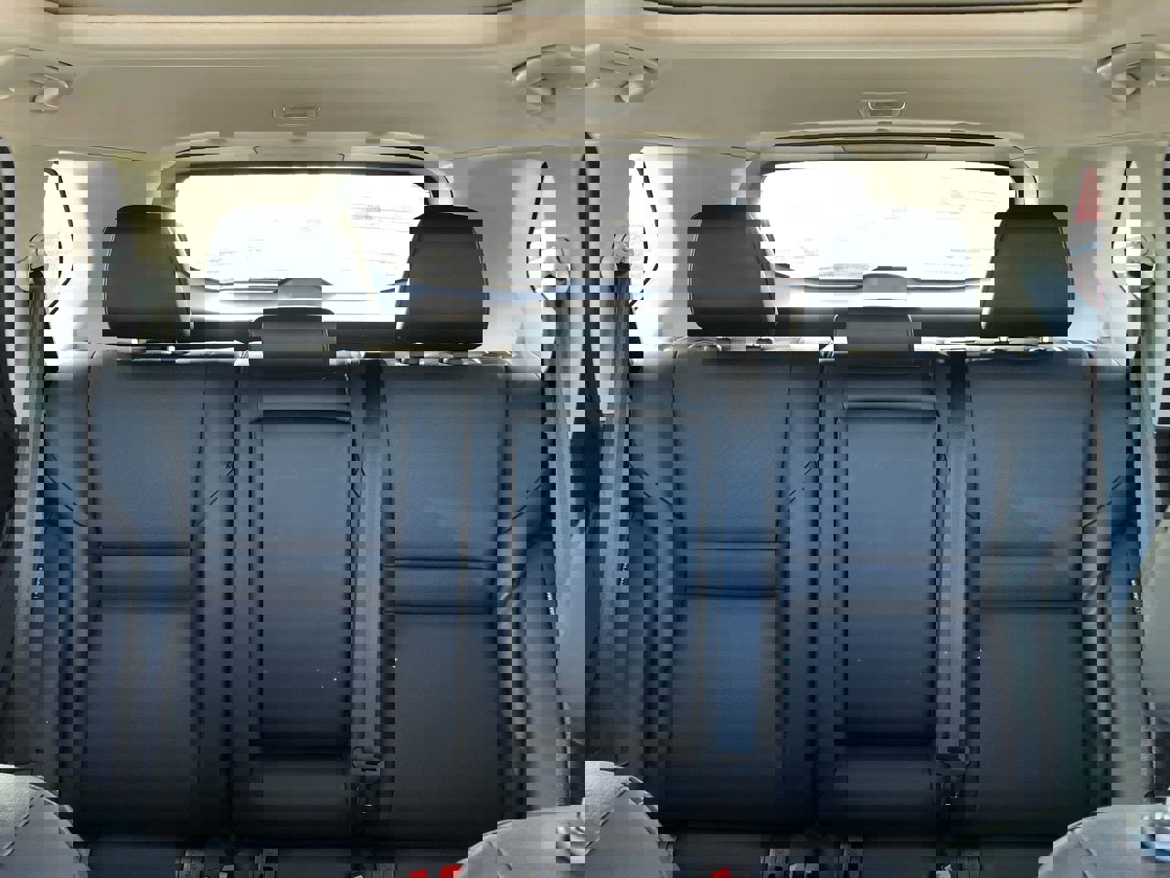 Used 2025 Nissan Rogue SV w/ SV Premium Package image 12