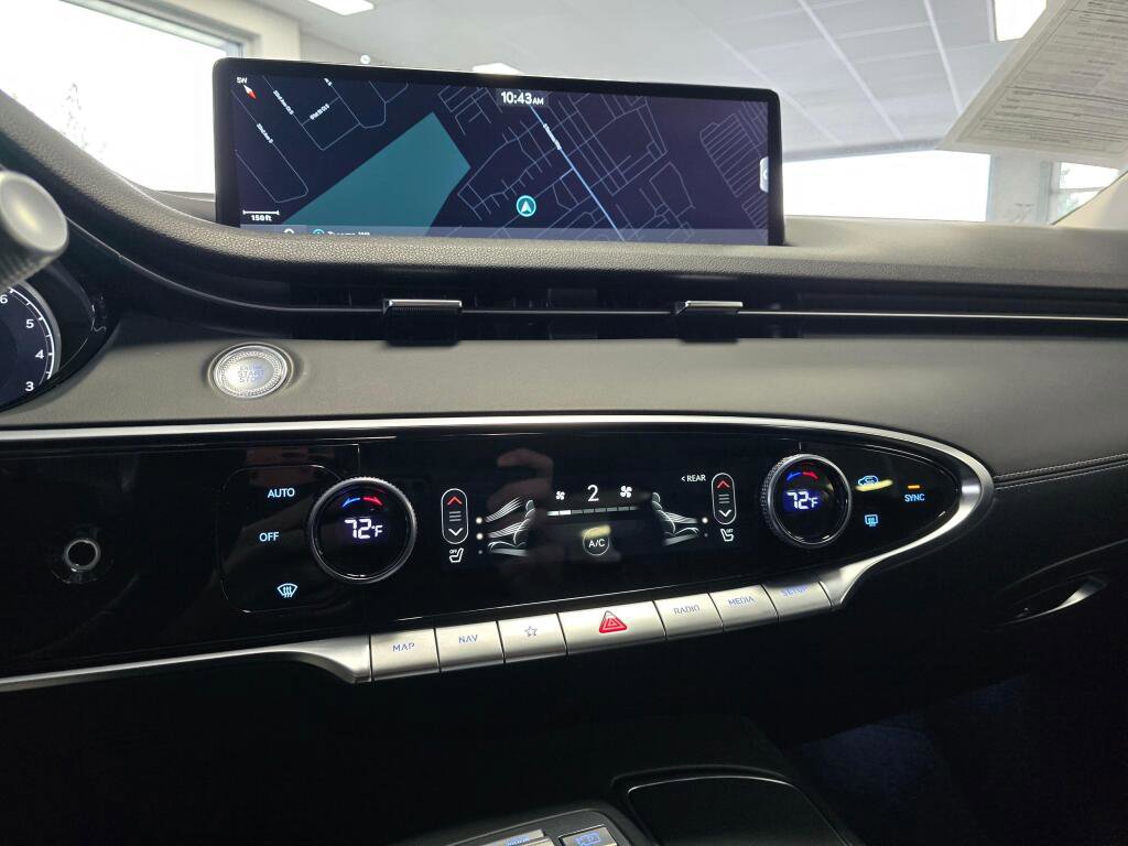 Used 2025 Genesis GV70 2.5T image 26