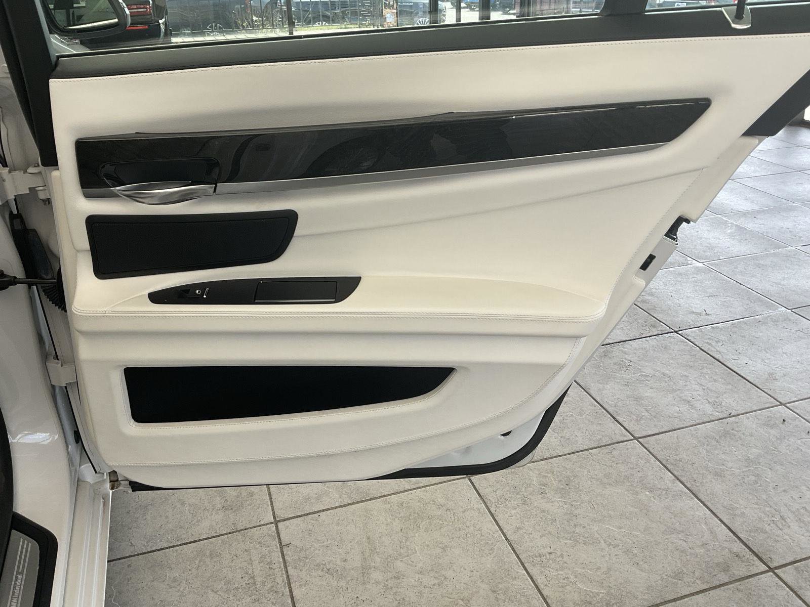 Used 2015 BMW 750i xDrive AWD/4WD image 15