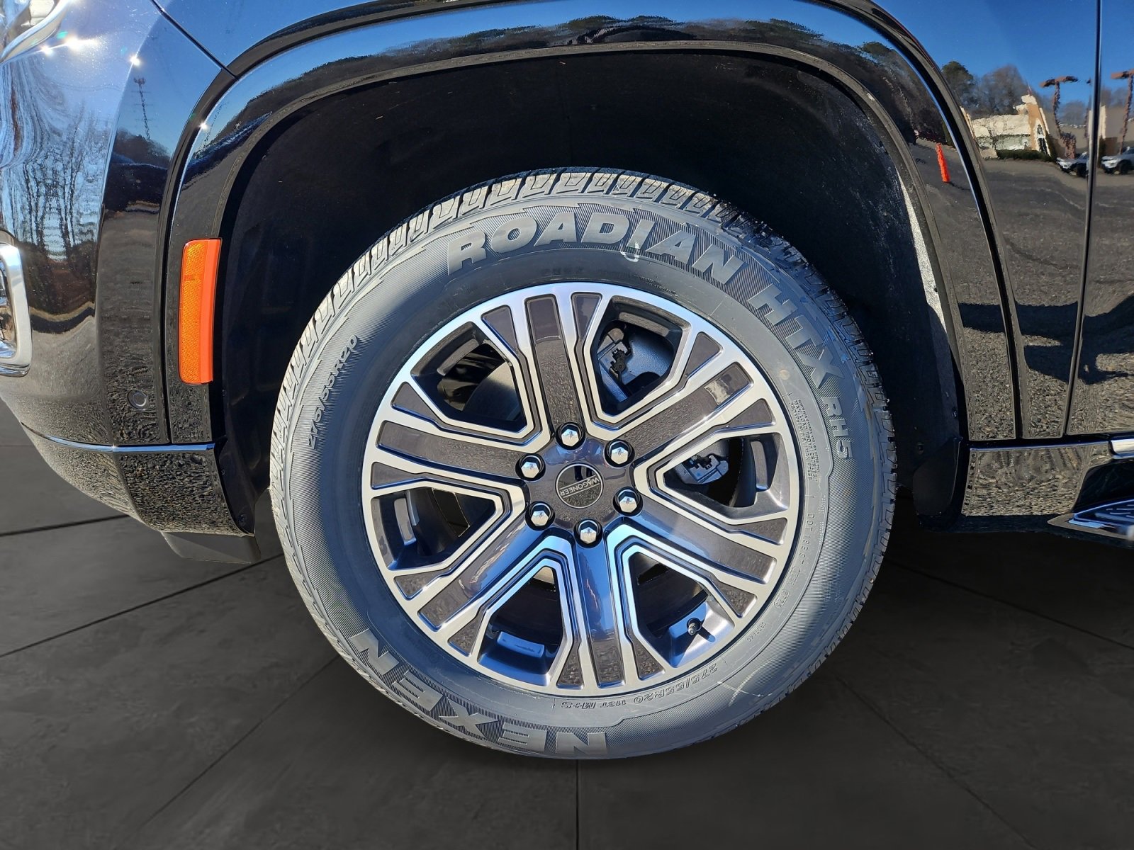 New 2025 Jeep Wagoneer 4WD w/ Premium Group I image 14