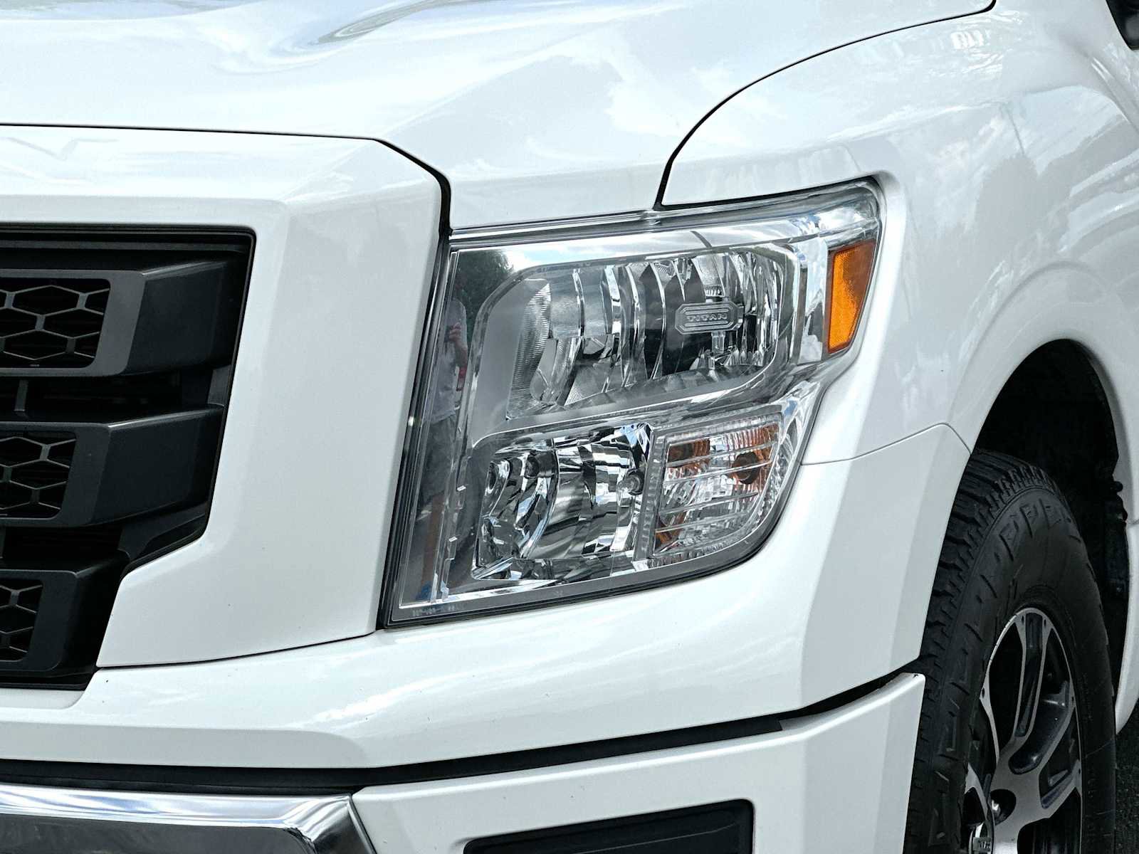 Used 2022 Nissan Titan SV image 16