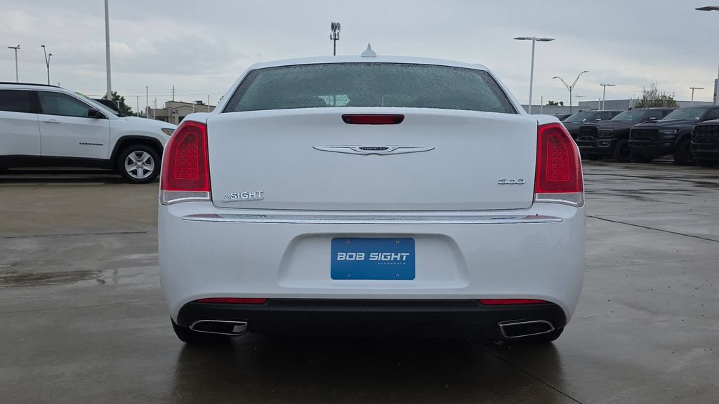 Used 2019 Chrysler 300 Touring w/ Quick Order Package 2EF RWD image 4