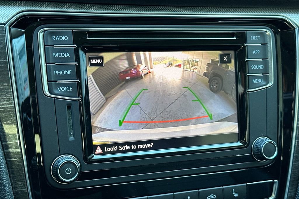 Used 2018 Volkswagen Passat 2.0T SE image 18