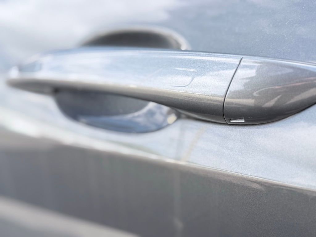 New 2025 Hyundai Elantra Limited image 30