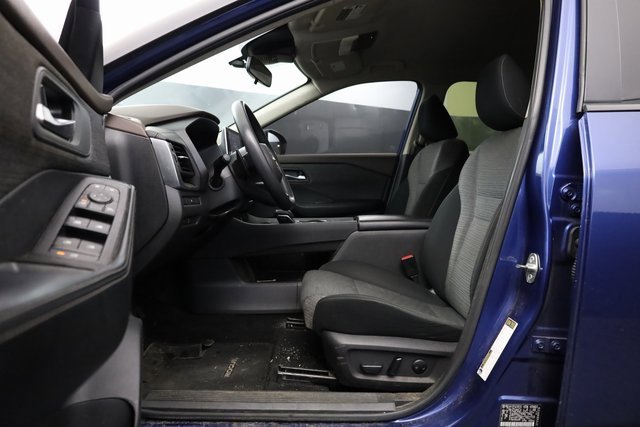 Used 2023 Nissan Rogue SV image 10