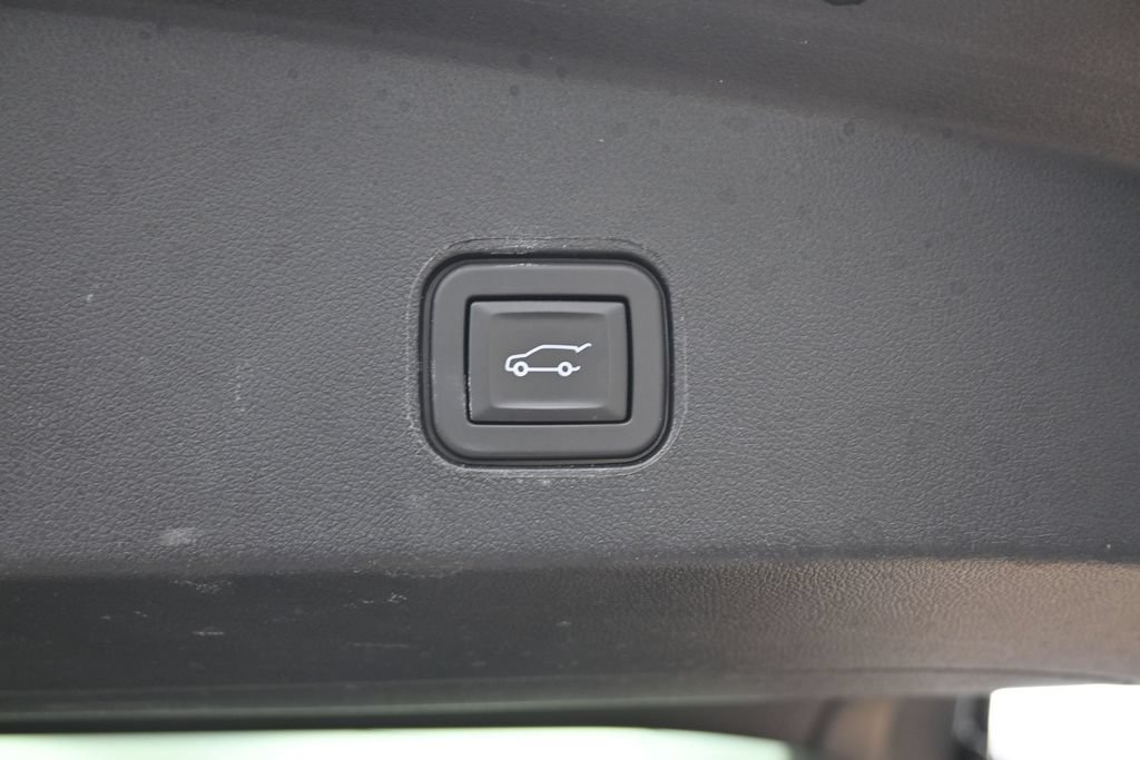 Used 2024 Cadillac Lyriq Luxury AWD/4WD image 16