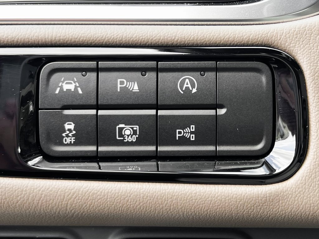 Used 2025 GMC Yukon XL Denali image 31
