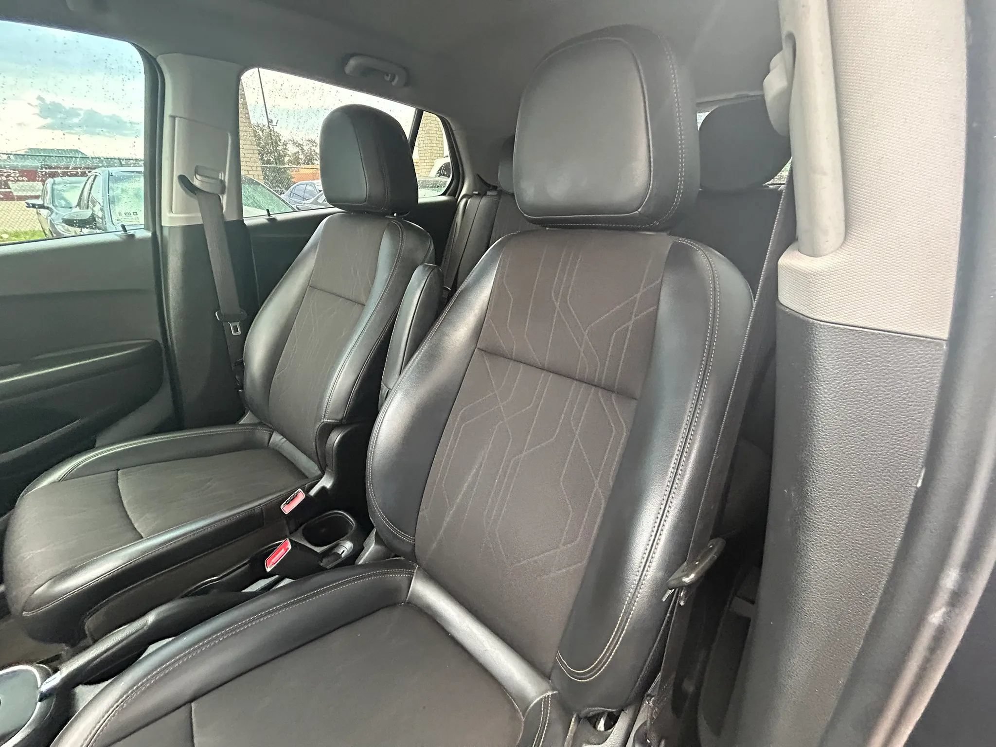 Used 2021 Chevrolet Trax LT w/ Sport Edition FWD image 9