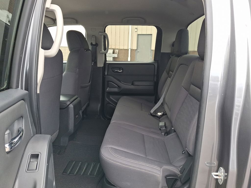Used 2023 Nissan Frontier SV image 11