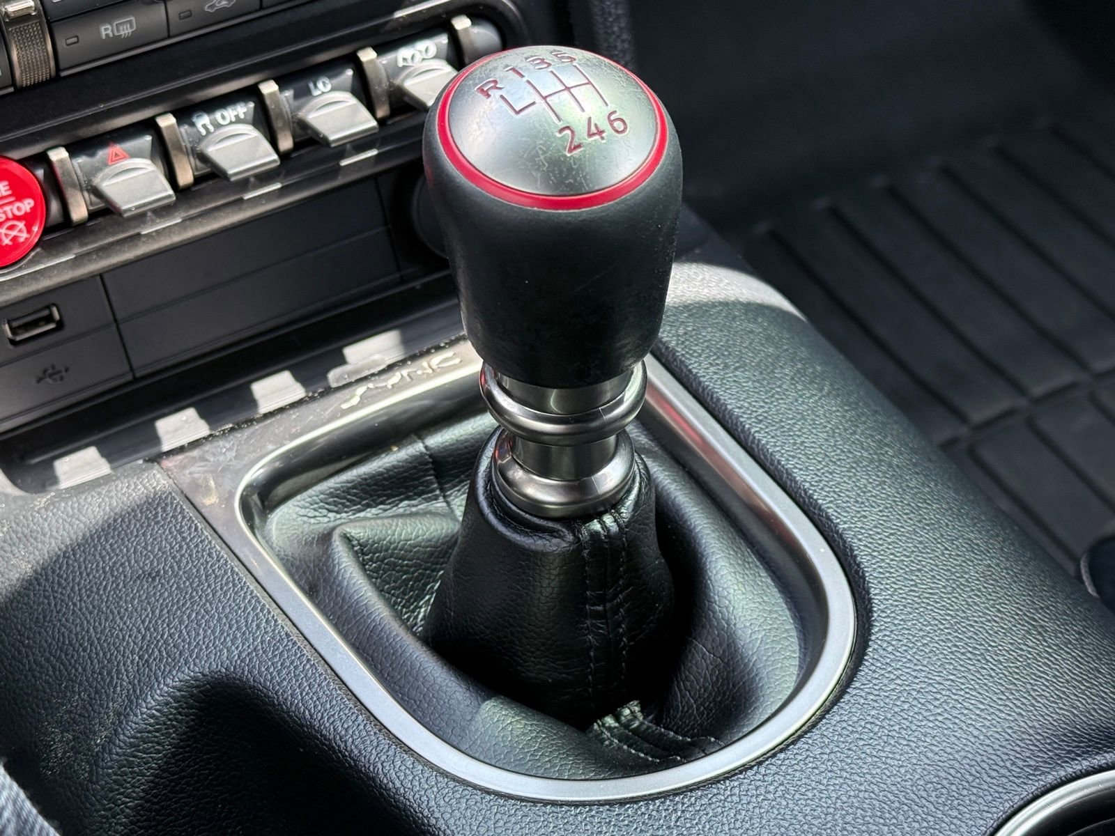 Used 2016 Ford Mustang Shelby GT350 w/ Technology Package image 31