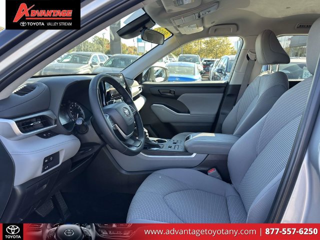 Used 2023 Toyota Highlander LE AWD/4WD image 20