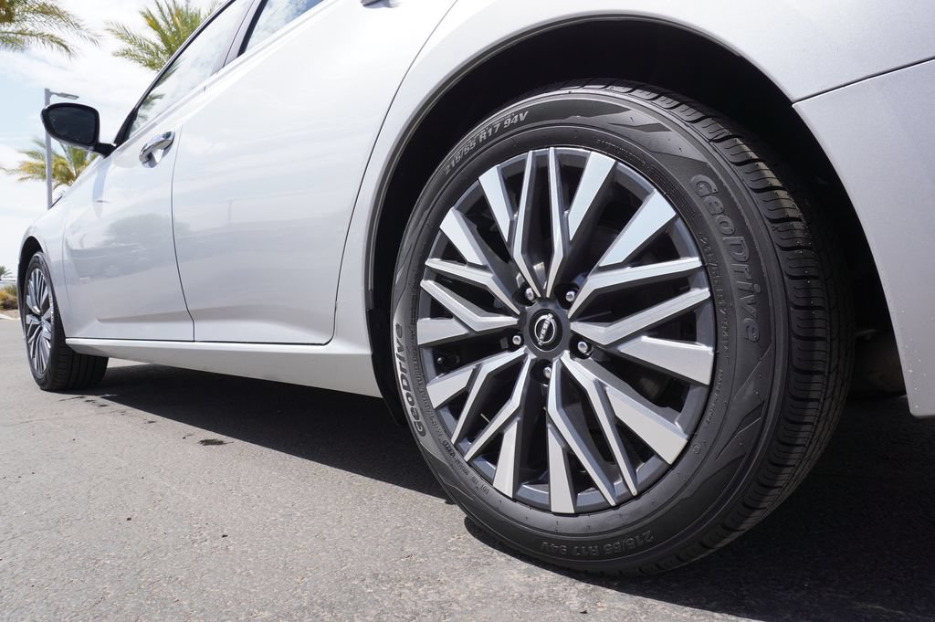 Certified 2024 Nissan Altima 2.5 SV FWD image 6