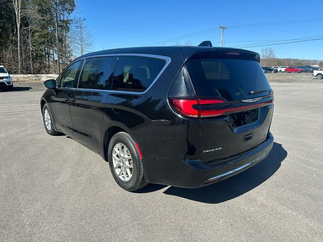 Used 2024 Chrysler Pacifica Touring-L FWD image 3