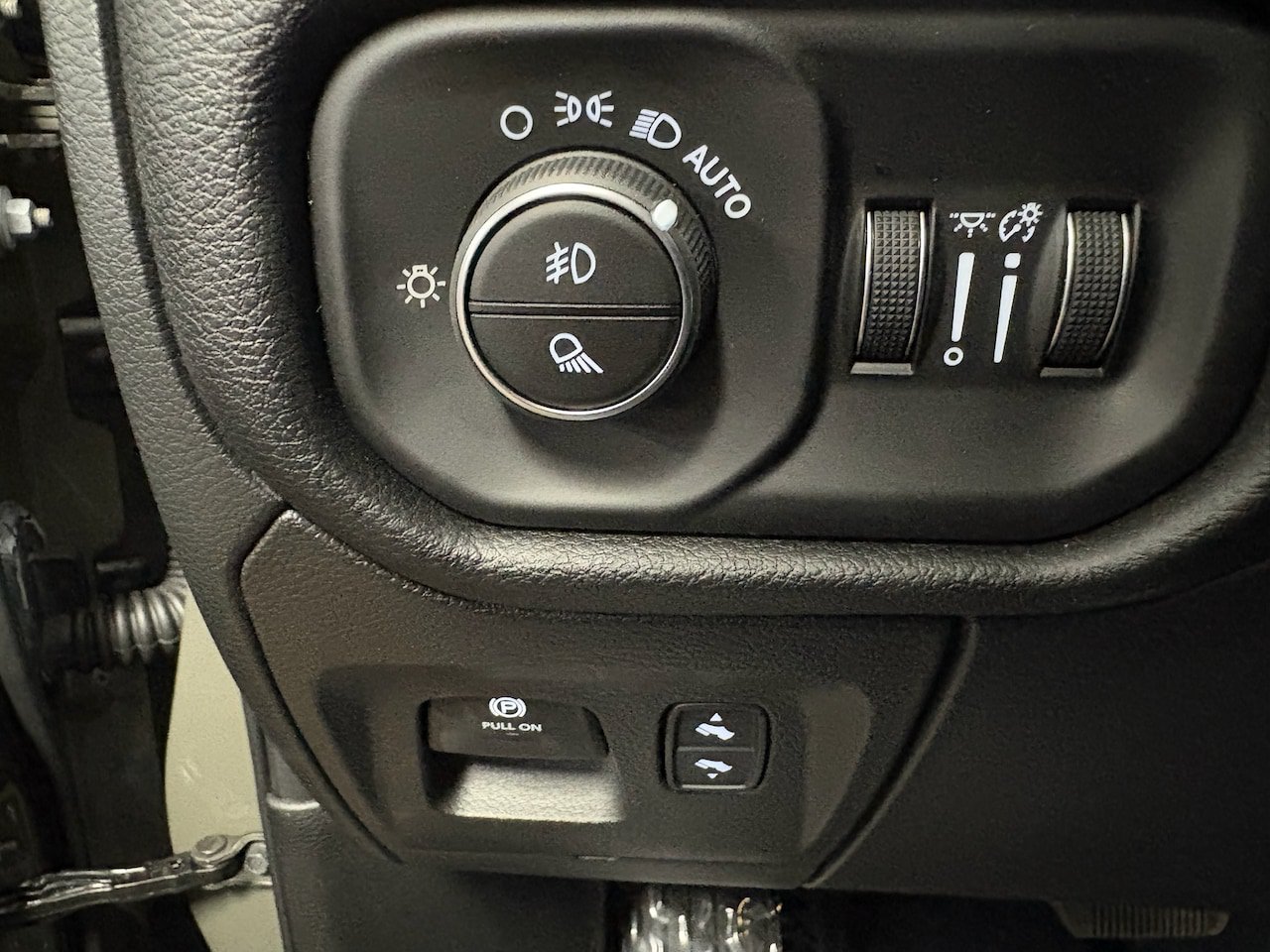 Used 2026 RAM 1500 Laramie AWD/4WD image 12