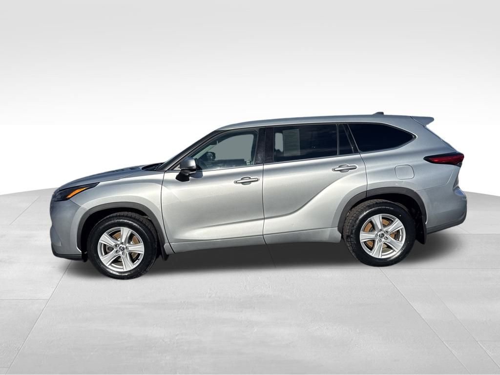 Used 2022 Toyota Highlander L image 2