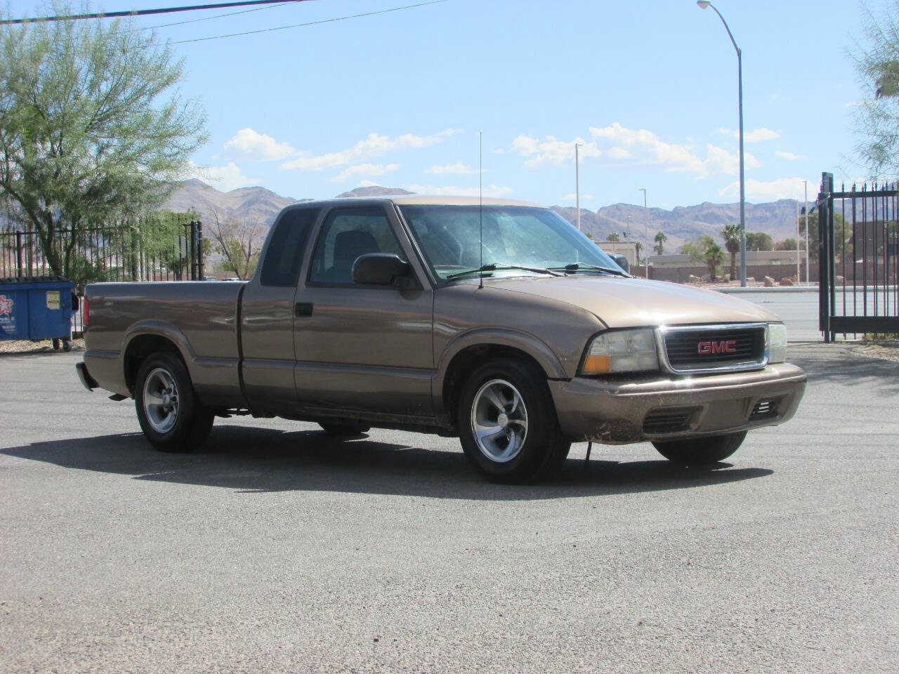 Used 2003 GMC Sonoma SLS w/ SLS Preferred Equipment Group image 3