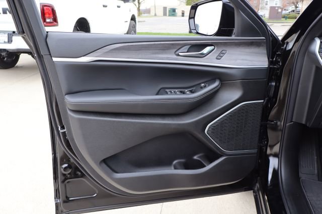 New 2026 Jeep Grand Cherokee Limited image 9