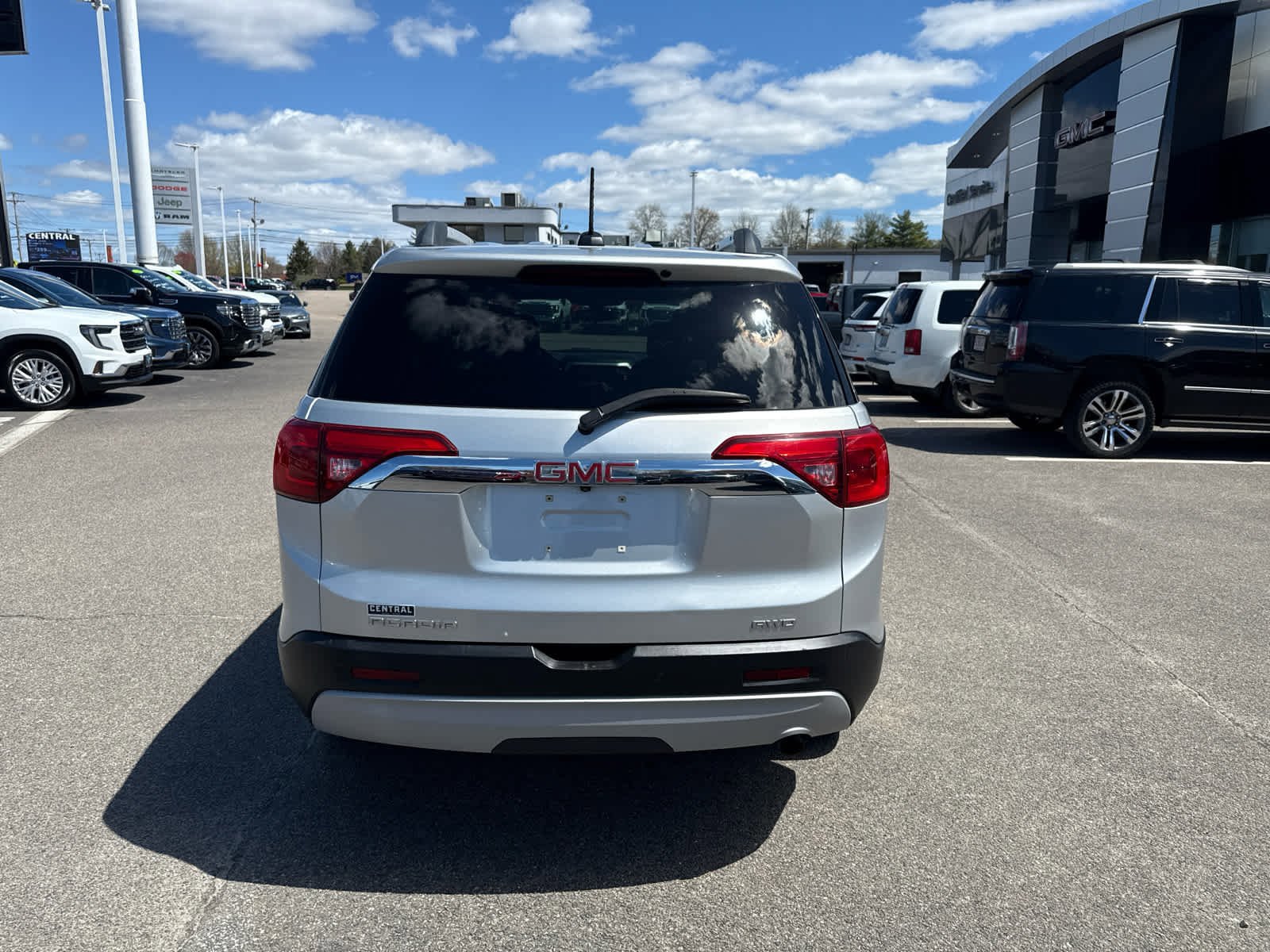 Used 2019 GMC Acadia SLE AWD/4WD image 4